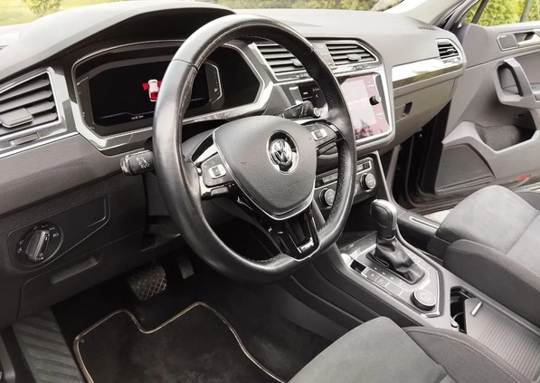 Volkswagen Tiguan cena 123899 przebieg: 138181, rok produkcji 2019 z Barcin małe 277